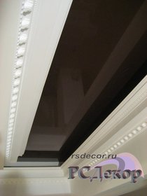 Натяжные потолки в Курске - Натяжной потолок «RSDecor» из лакового (глянцевого) полотна Lackfolie (цвет L571, 130 см, Германия), монтаж в конструкции из гипсокартона с нишей. Работа студии «РСДекор». Курск.