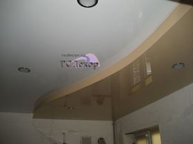 Натяжные потолки Курск - Двухуровневый натяжной потолок «RSDecor» из лакового (глянцевого) полотна MSD (цвет L303 и L511, 320 см). Светильники GX53 с  LED лампами (GX53 Led). Работа студии «РСДекор». Курск.
