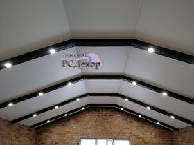 Натяжные потолки Курск - Натяжной потолок «RSDecor» из матового бесшовного полотна MSD (цвет М303, 200 см). Монтаж с использованием разделительного багета. Работа студии «РСДекор». Курск.